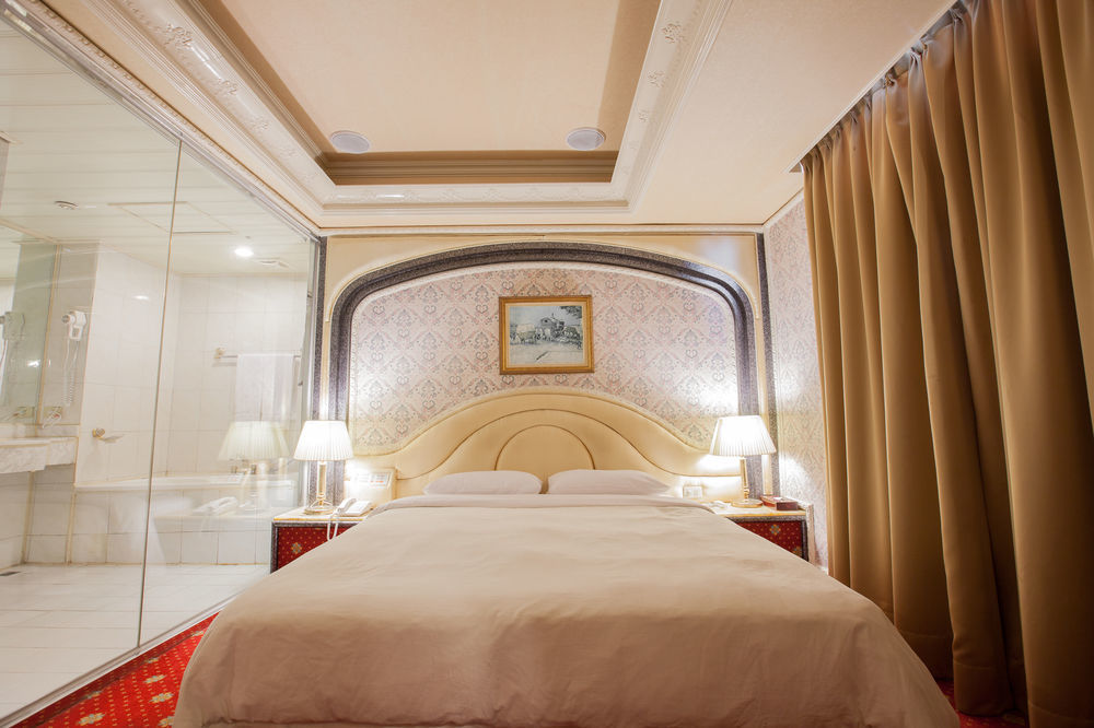 Mila Hotel Тайчжун Екстер'єр фото