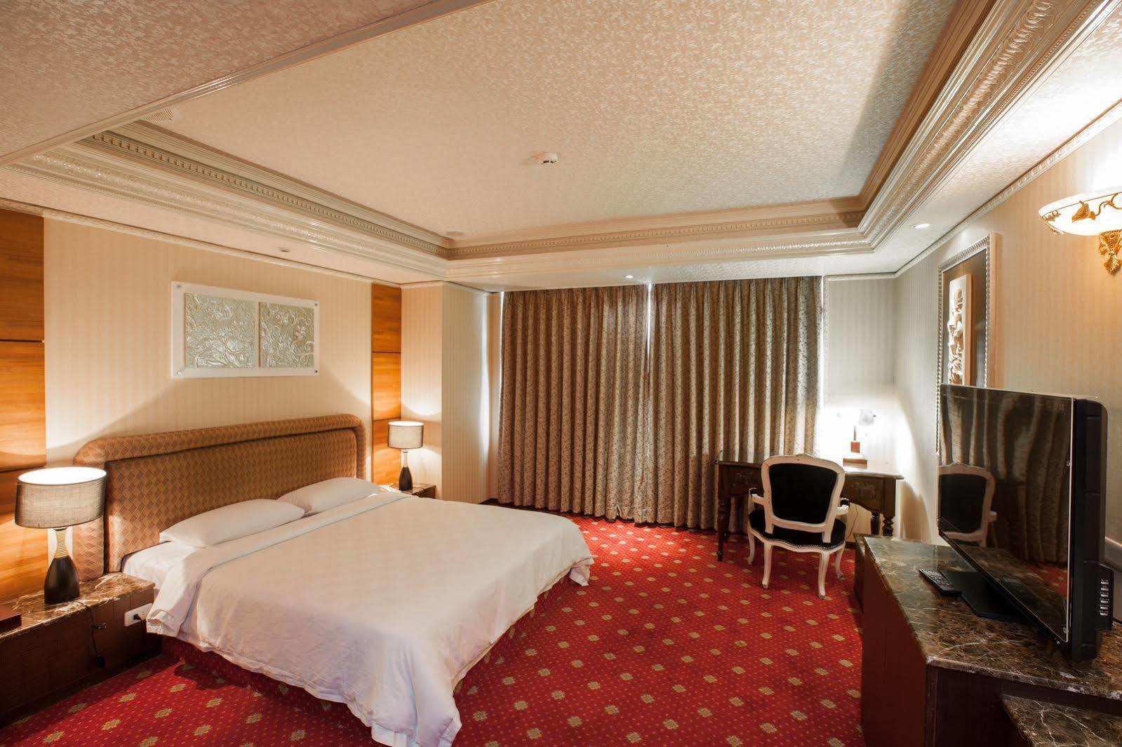 Mila Hotel Тайчжун Екстер'єр фото