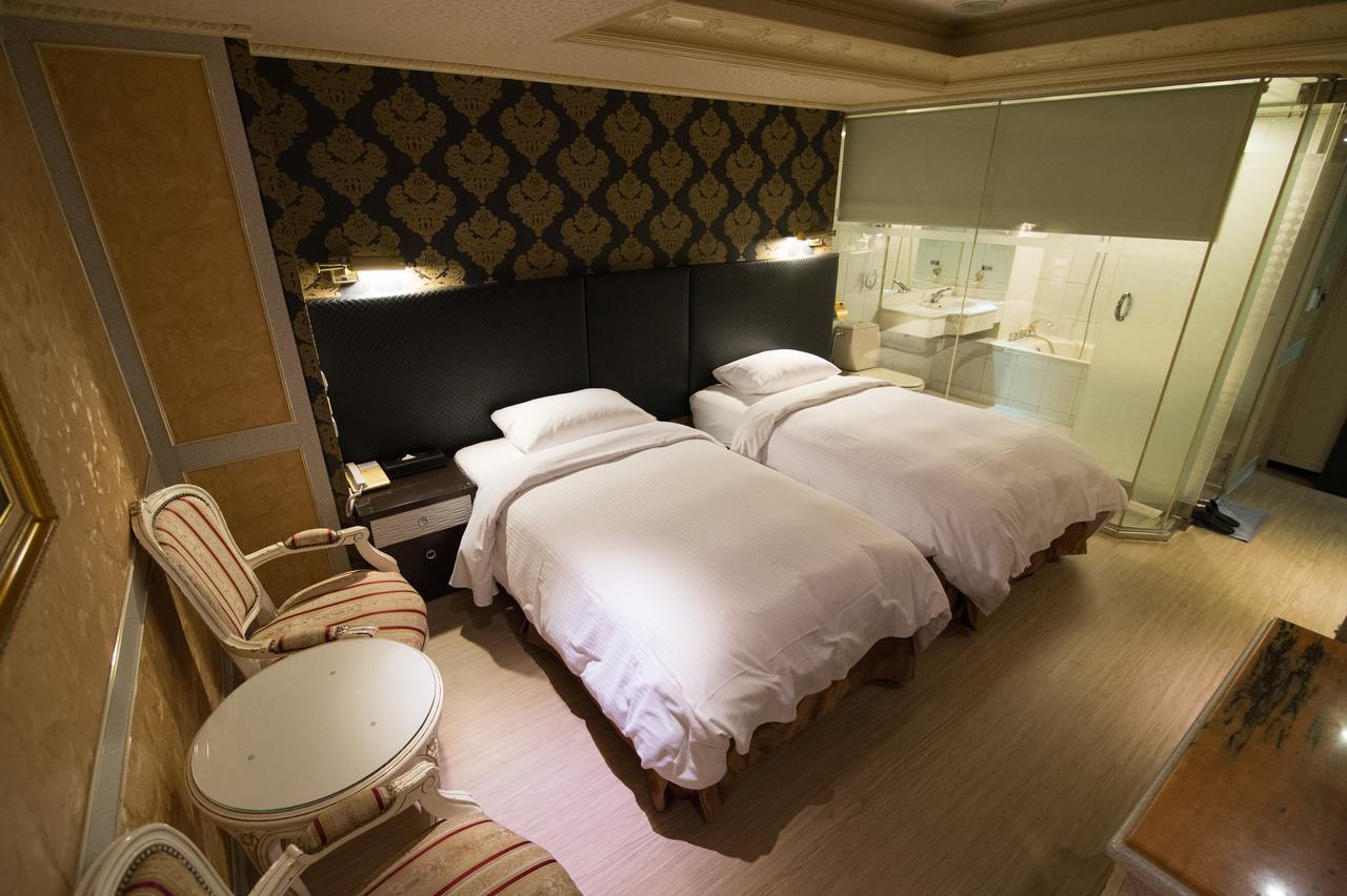 Mila Hotel Тайчжун Екстер'єр фото