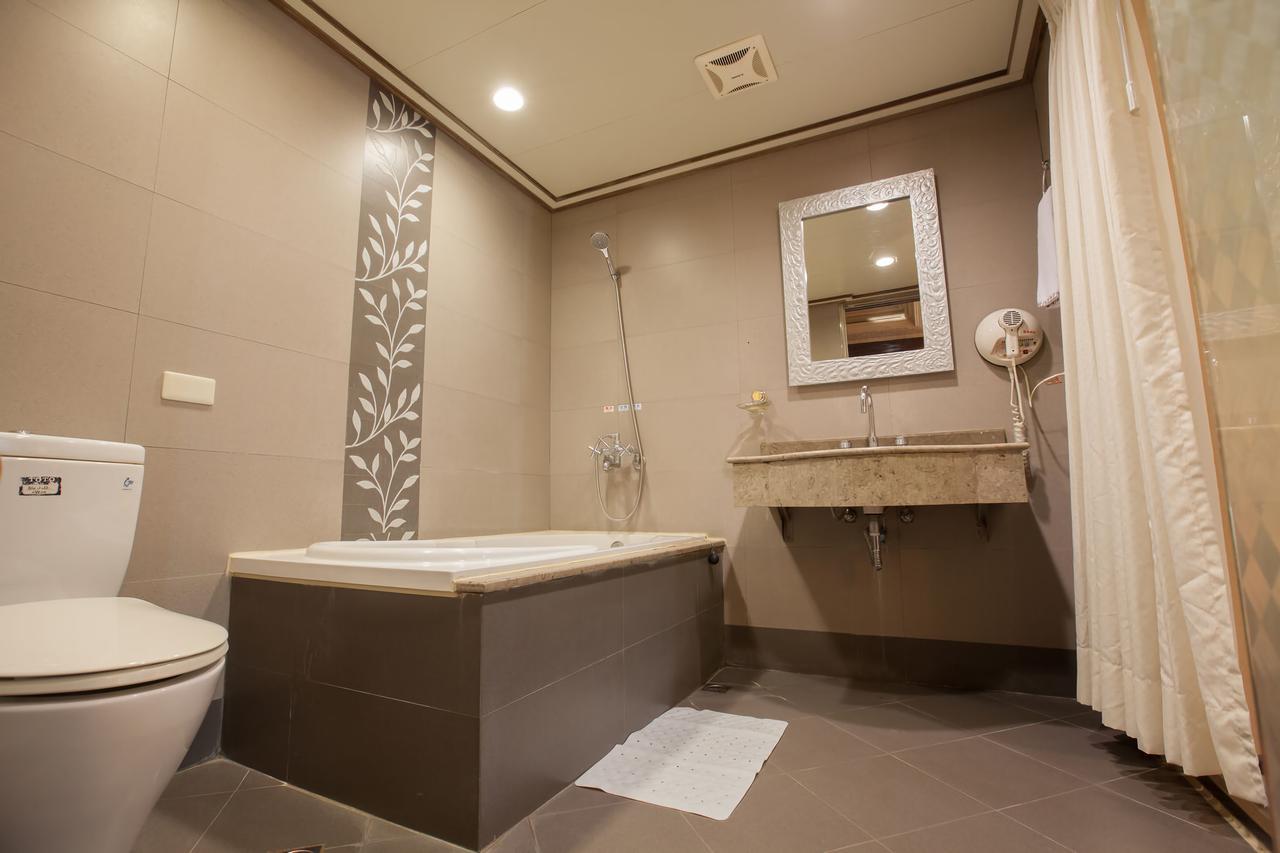 Mila Hotel Тайчжун Екстер'єр фото