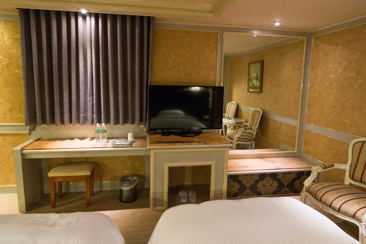 Mila Hotel Тайчжун Екстер'єр фото